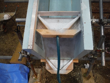 模型土槽の水収支計測装置様子3